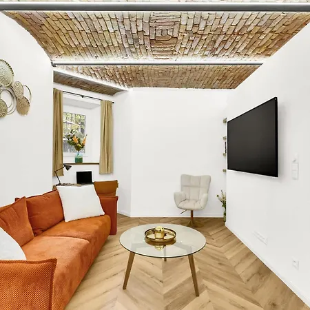 The Magnificent Urban Hideaway Апартаменты Братислава