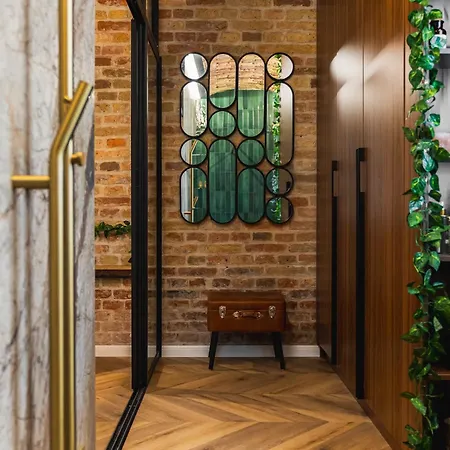 Апартаменты The Magnificent Urban Hideaway *