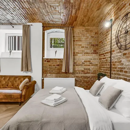 Апартаменты The Magnificent Urban Hideaway