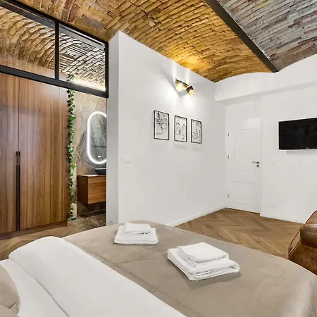 The Magnificent Urban Hideaway Апартаменты *